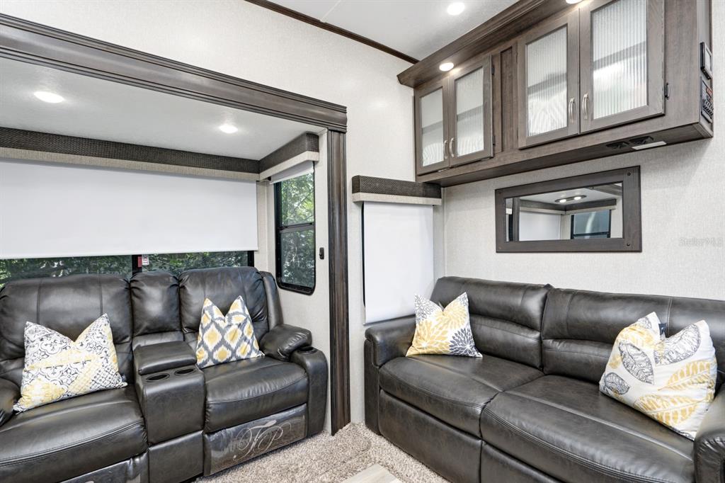 305 Linden Drive, Unit FIFTH WHEEL Ellenton, FL 34222 - Photo 5 of 18