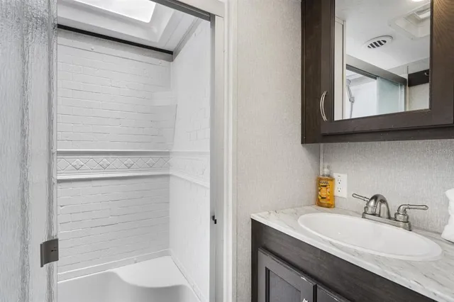 $2,500 | 305 Linden Drive, Unit FIFTH WHEEL, Ellenton, FL 34222