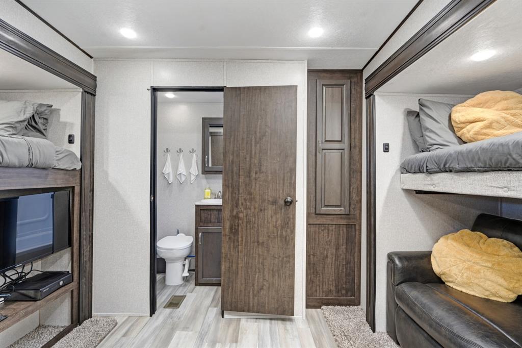 305 Linden Drive, Unit FIFTH WHEEL Ellenton, FL 34222 - Photo 10 of 18