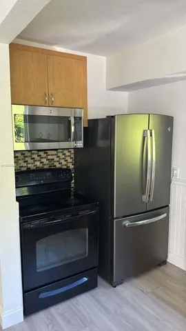 $2,500 | East Shenandoah, Miami, FL 33145