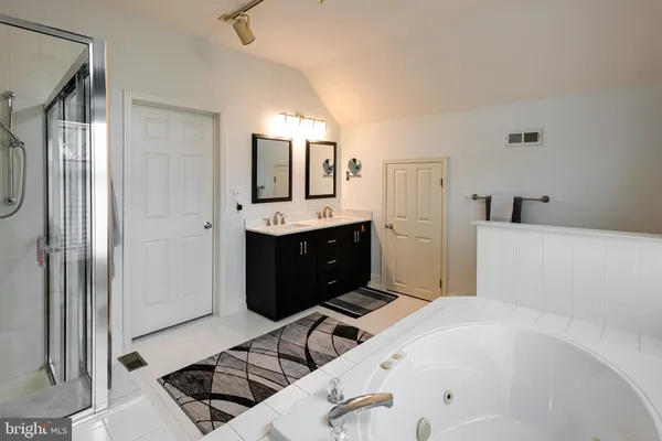 a view of a house with backyard and tree