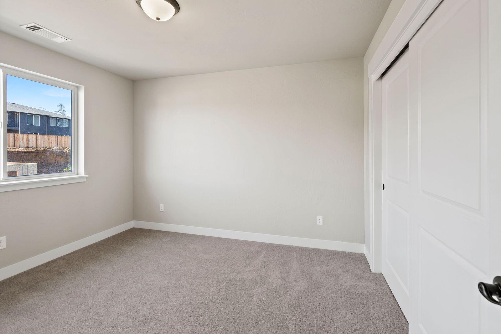 1135 Pumpkin Ridge, Unit 319 Eagle Point, OR 97524 - Photo 30 of 34 a view of empty room