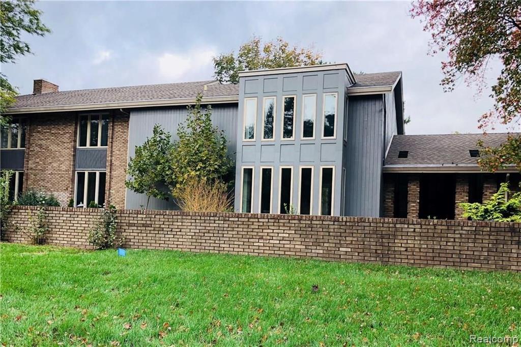 501 Lake Shore Road Grosse Pointe Shores, MI 48236 - Photo 1 of 1