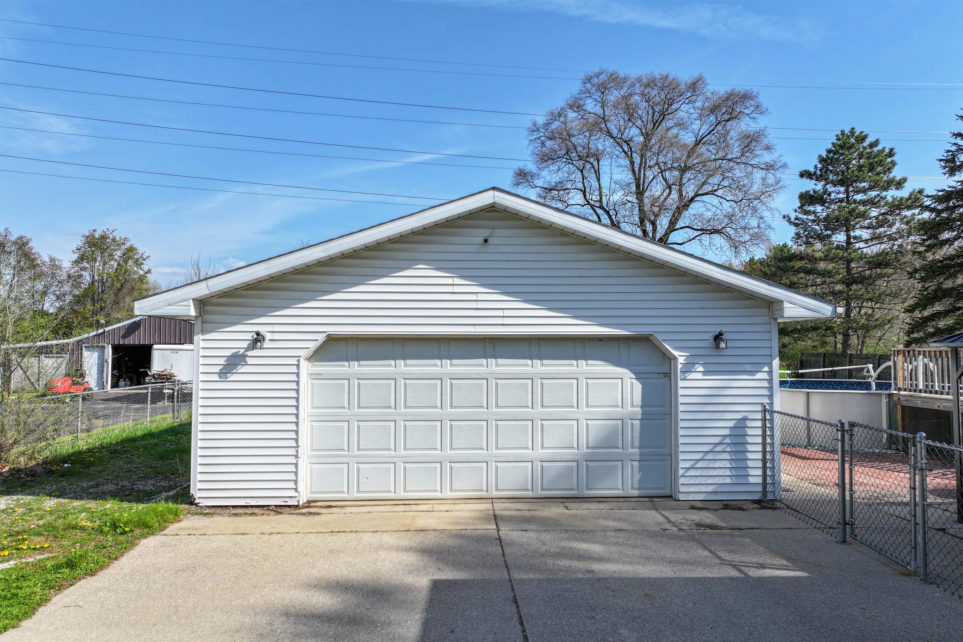 3293 East Pierson Road Flint, MI 48506 - Photo 3 of 33 Gallery Image 3