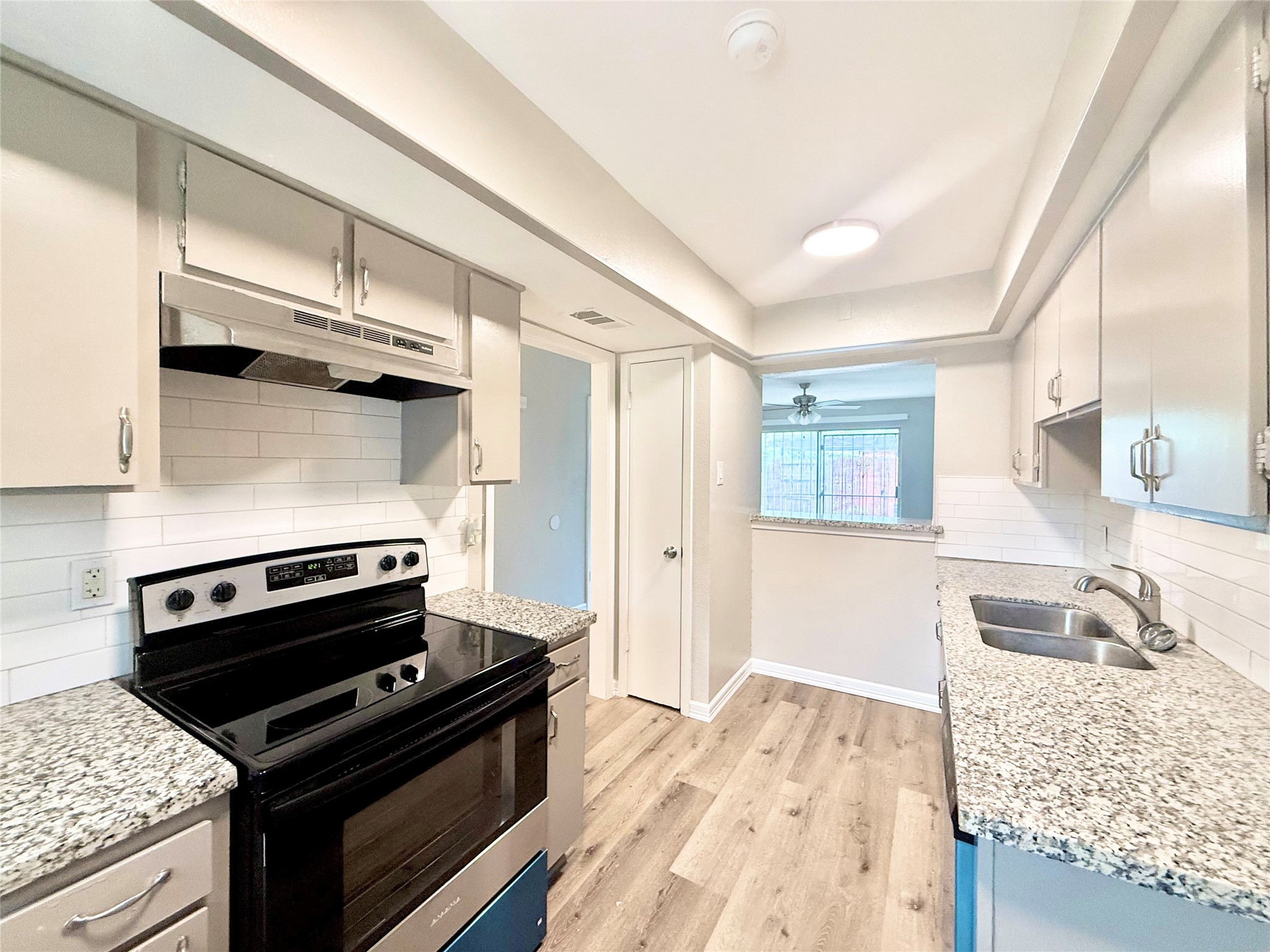 7980 Grove Ridge Drive Houston, TX 77061 - Photo 7 of 19 Nice pantry, solid surface countertops, lots of storage