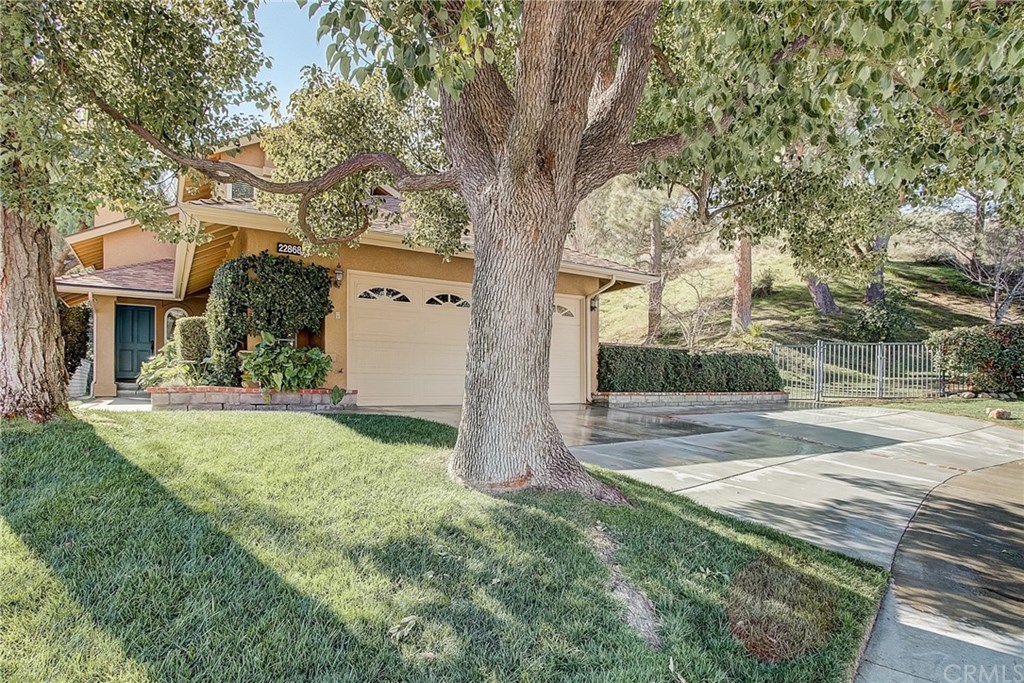 22868 Tamarack Lane Saugus, CA 91390 - Photo 2 of 36