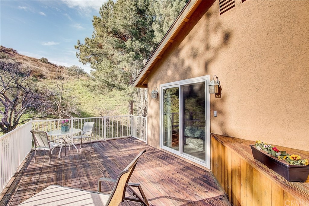 22868 Tamarack Lane Saugus, CA 91390 - Photo 20 of 36