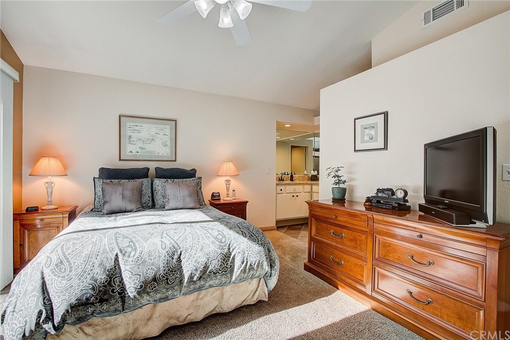 22868 Tamarack Lane Saugus, CA 91390 - Photo 22 of 36