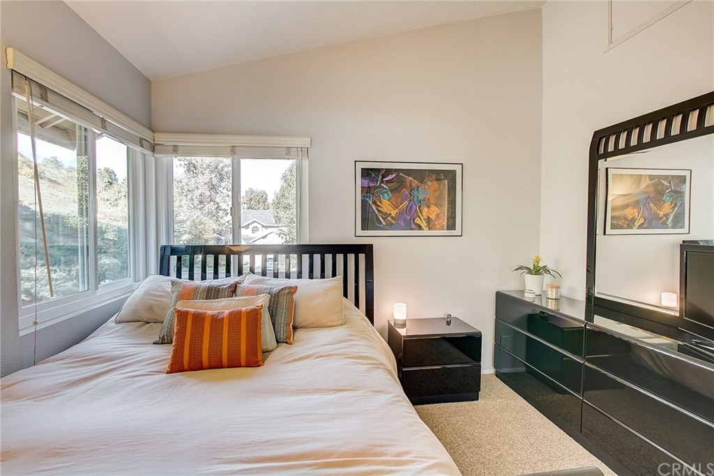 22868 Tamarack Lane Saugus, CA 91390 - Photo 25 of 36