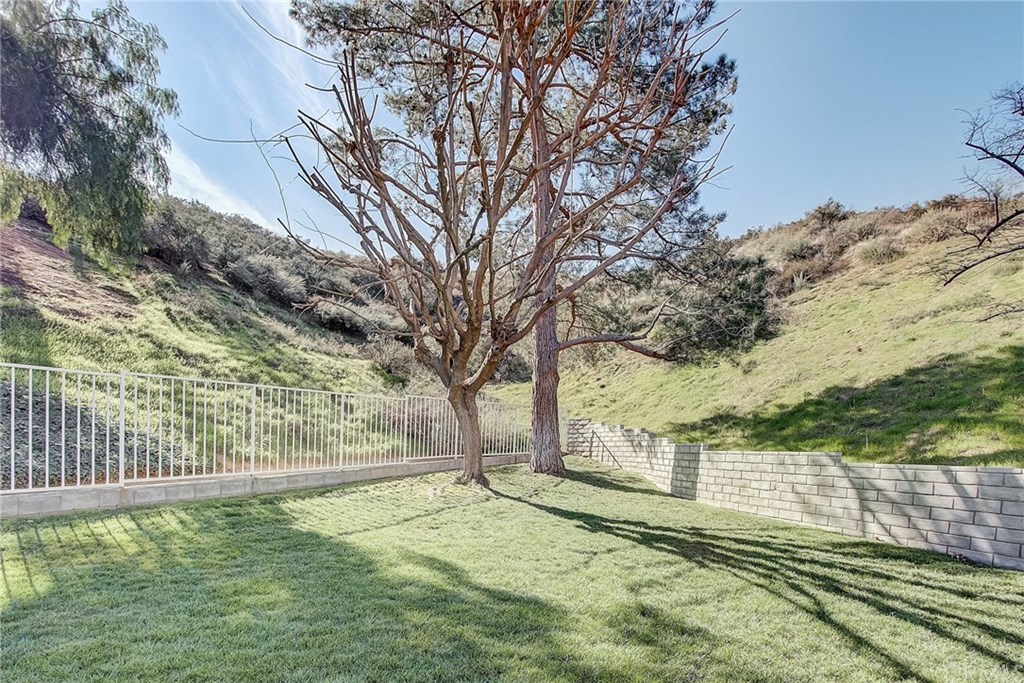 22868 Tamarack Lane Saugus, CA 91390 - Photo 29 of 36