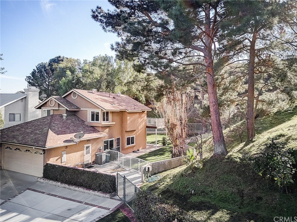 22868 Tamarack Lane Saugus, CA 91390 - Photo 4 of 36