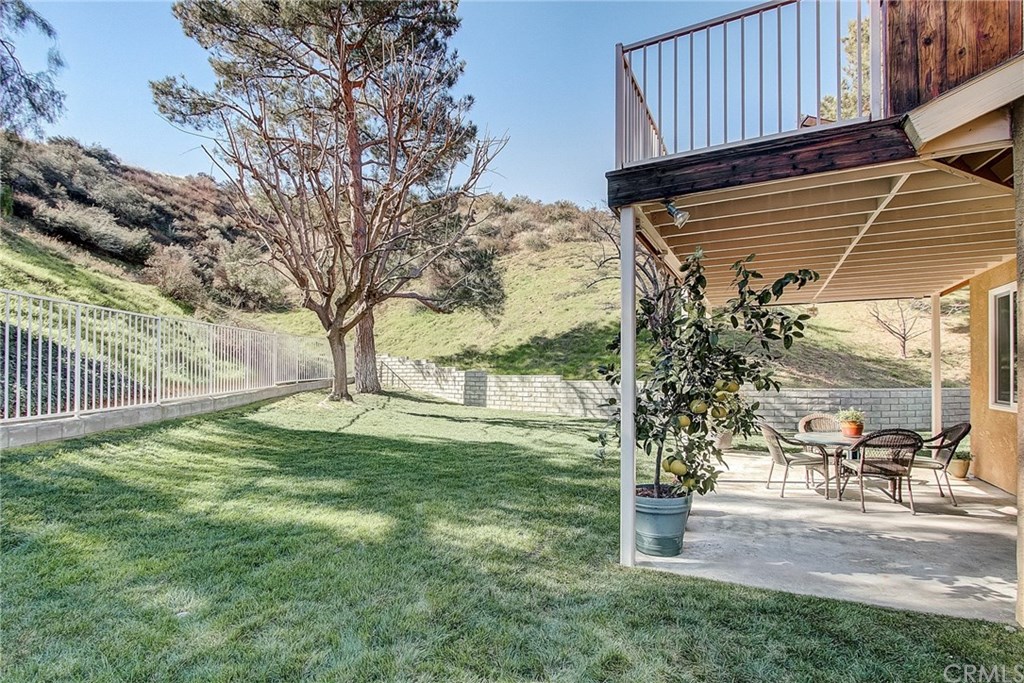 22868 Tamarack Lane Saugus, CA 91390 - Photo 33 of 36