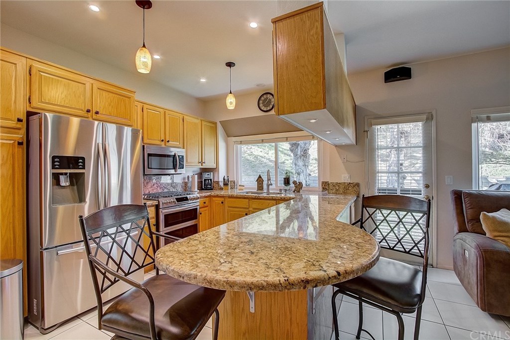 22868 Tamarack Lane Saugus, CA 91390 - Photo 8 of 36