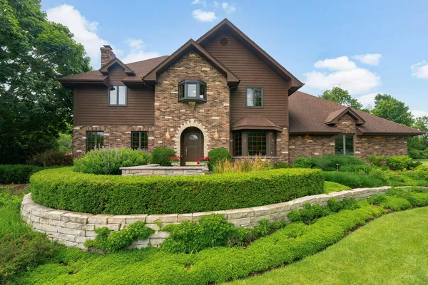 $750,000 | 5N868 Prairie Valley Drive, St. Charles, IL 60175