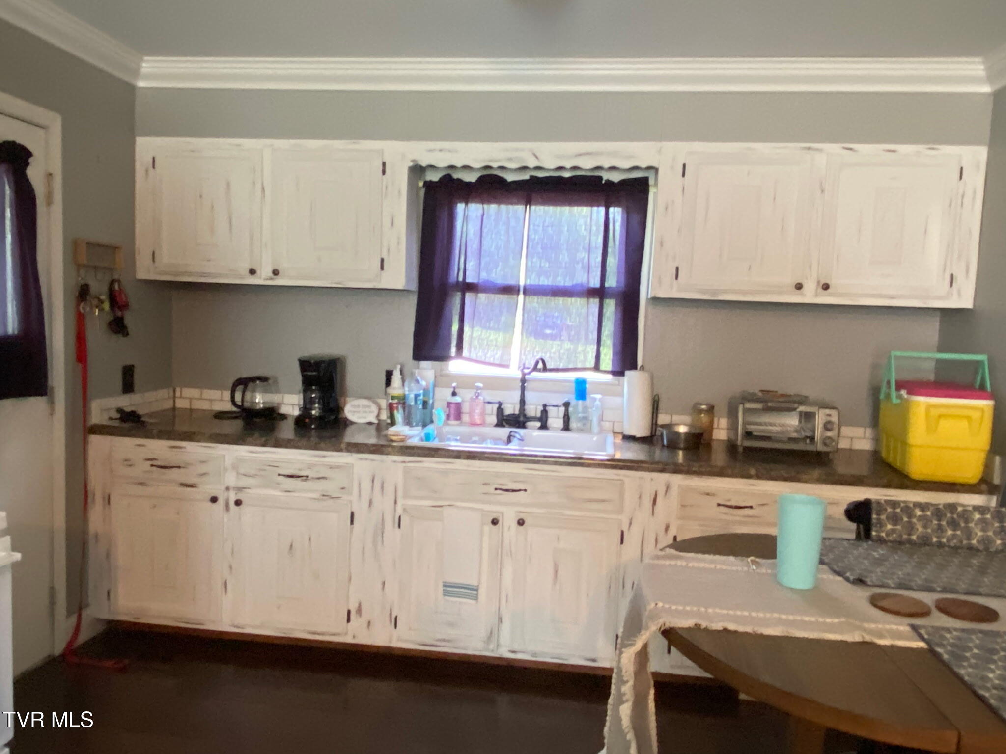 605 Main Street Mosheim, TN 37818 - Photo 9 of 27 44606ed6-0271-4ce1-98b8-fb48537ccb68-1_a