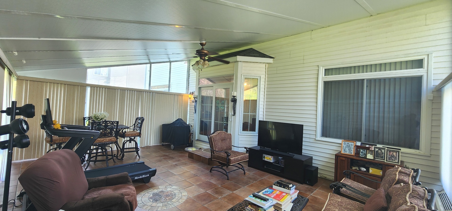 113 Sundance Road Matteson, IL 60443 - Photo 24 of 47 a outdoor living space with furniture