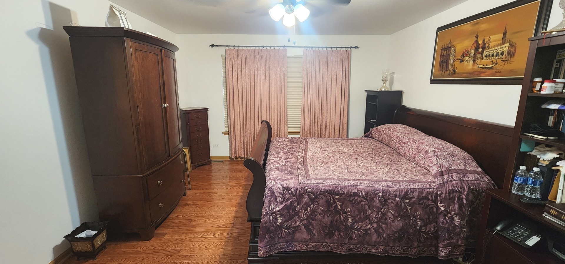 113 Sundance Road Matteson, IL 60443 - Photo 31 of 47 a large bed in a bedroom next to a window