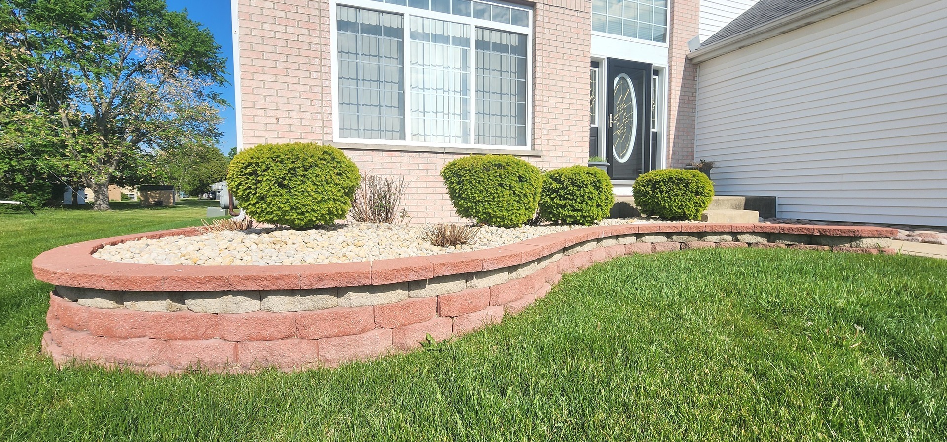 113 Sundance Road Matteson, IL 60443 - Photo 4 of 47 a view of a backyard with plants