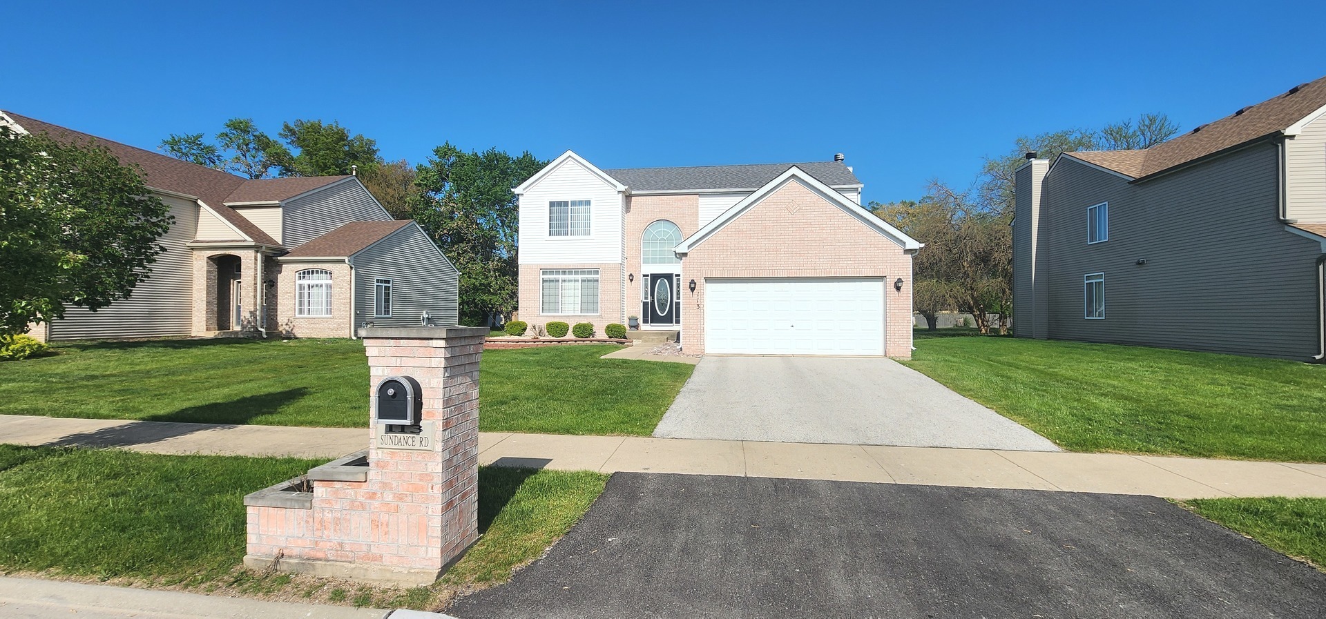 113 Sundance Road Matteson, IL 60443 - Photo 8 of 47 a front view of a house with a yard and garage