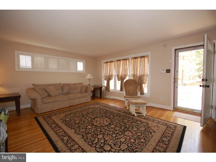 691 Brookwood Road Wayne, PA 19087 - Photo 5 of 25 Living Room