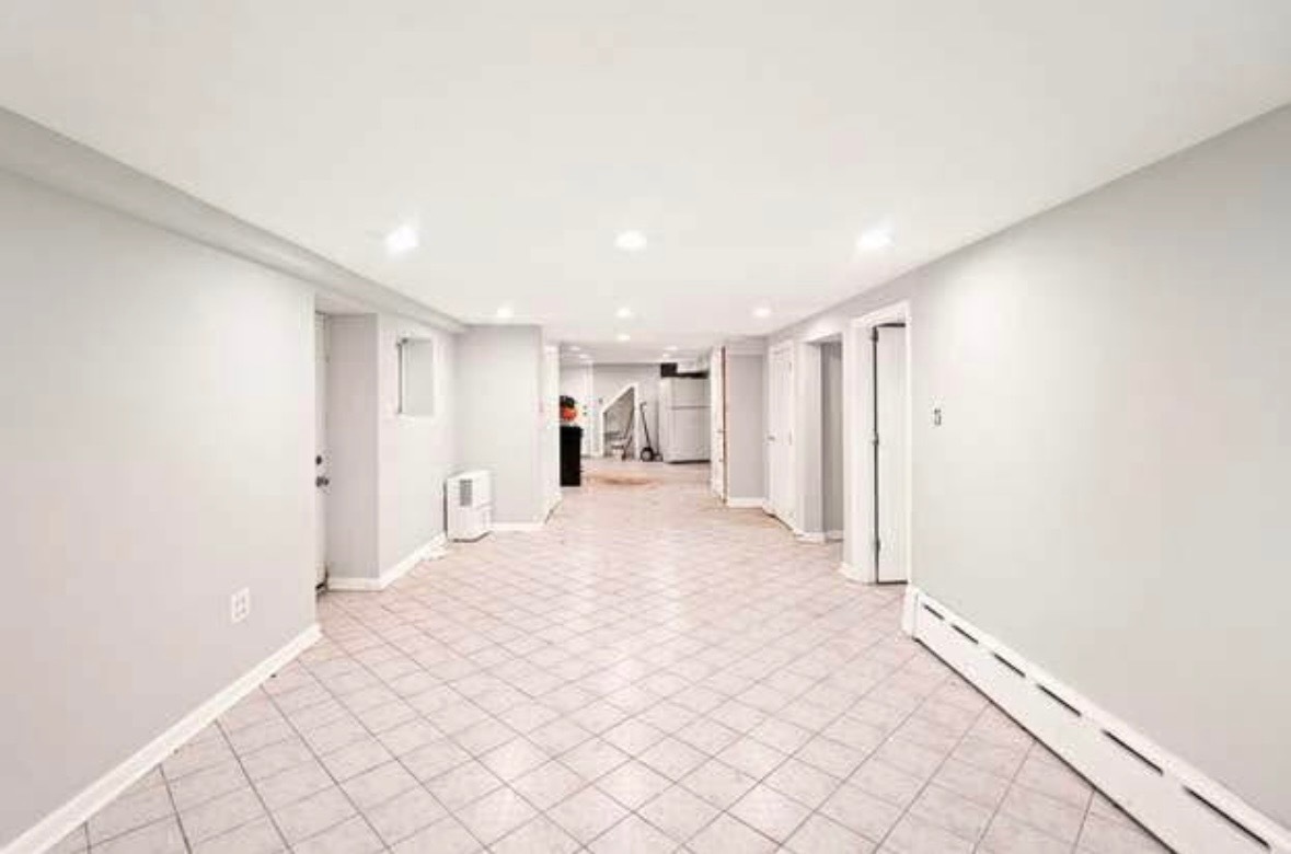 6918 South Talman Avenue, Unit G Chicago, IL 60629 - Photo 5 of 7 a big room with closet and natural light