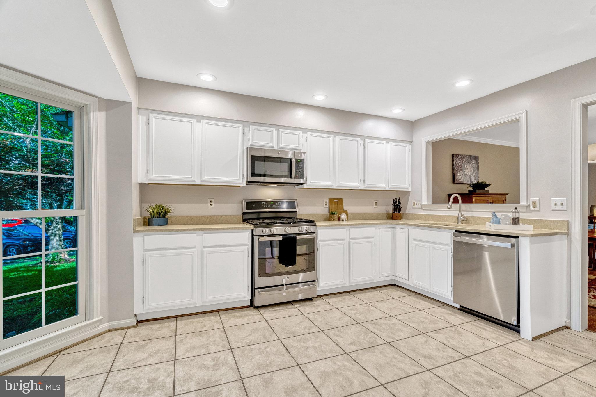 11702 Great Owl Circle Reston, VA 20194 - Photo 6 of 31 Gallery Image 6