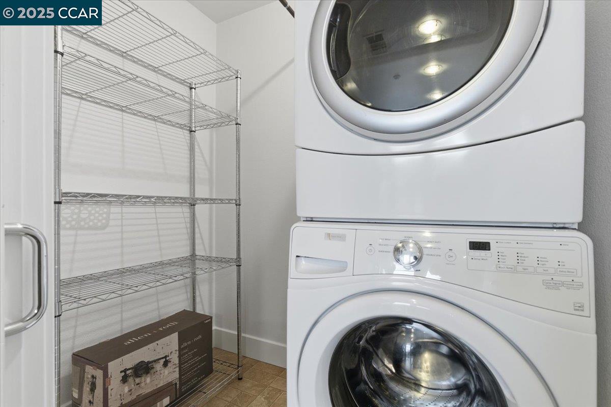 555 Ygnacio Valley Road, Unit 204 Walnut Creek, CA 94596 - Photo 10 of 38 a utility room with dryer and washer