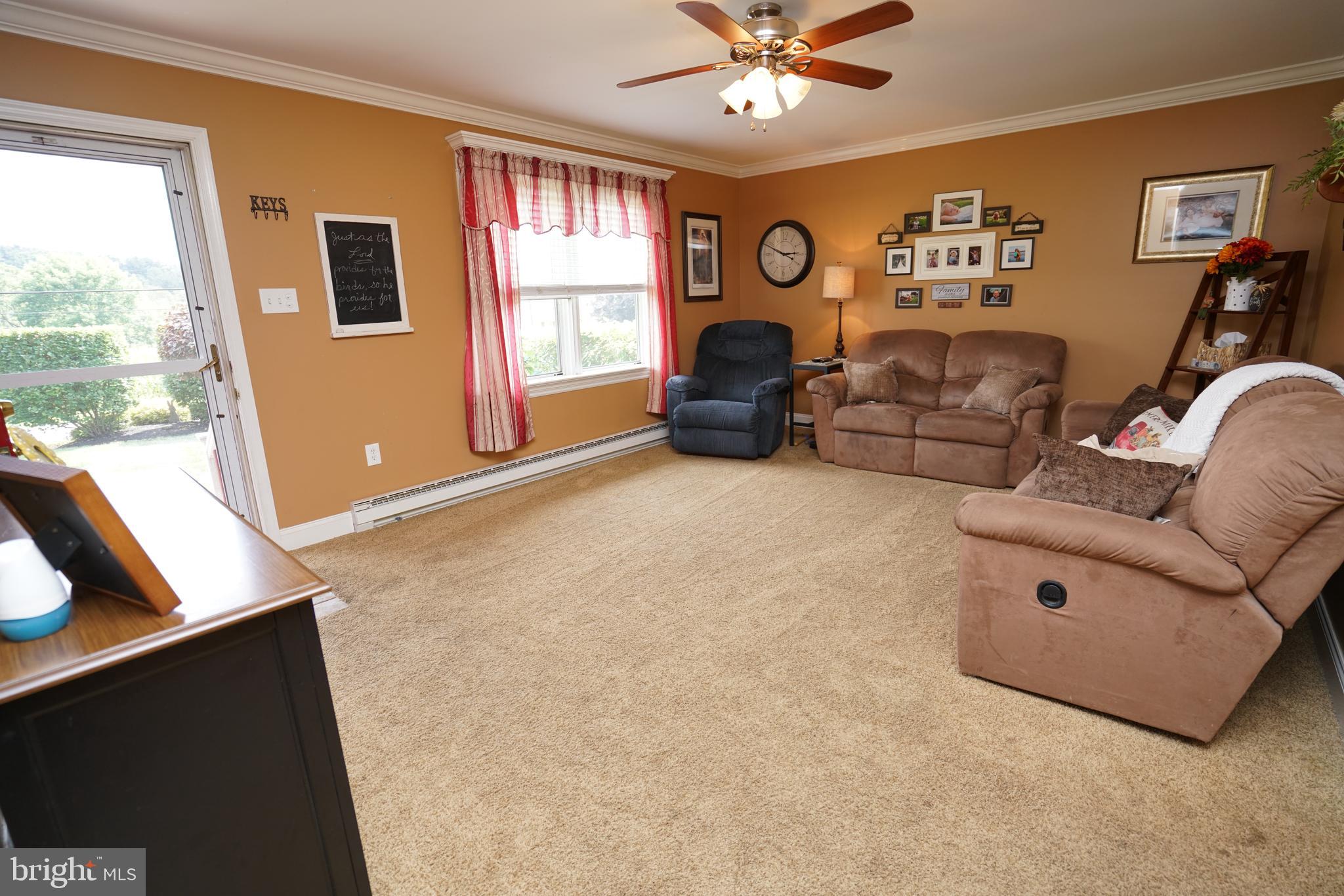 3275 Jacoby Road Coopersburg, PA 18036 - Photo 5 of 40 Living room