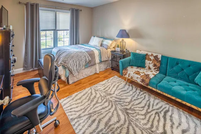 $529,900 | 20 Village Drive, Dover, NH 03820