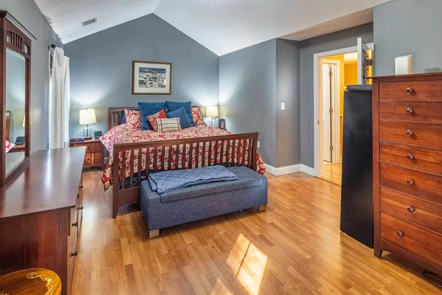 $529,900 | 20 Village Drive, Dover, NH 03820