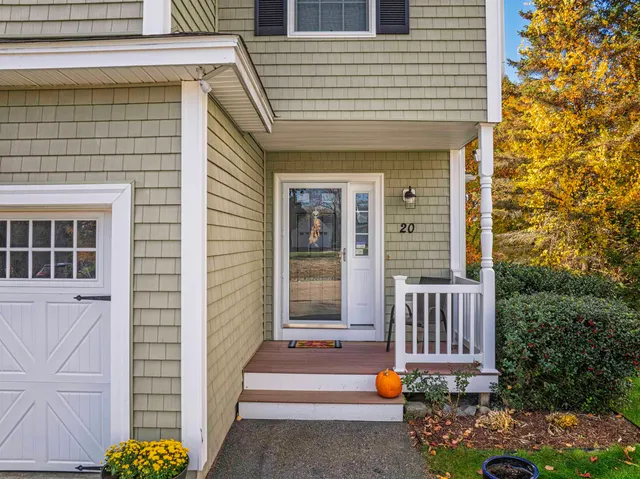 $529,900 | 20 Village Drive, Dover, NH 03820