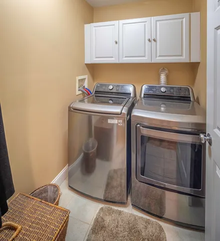 $529,900 | 20 Village Drive, Dover, NH 03820