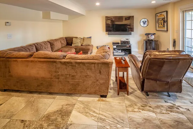 $529,900 | 20 Village Drive, Dover, NH 03820