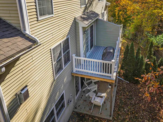 $529,900 | 20 Village Drive, Dover, NH 03820