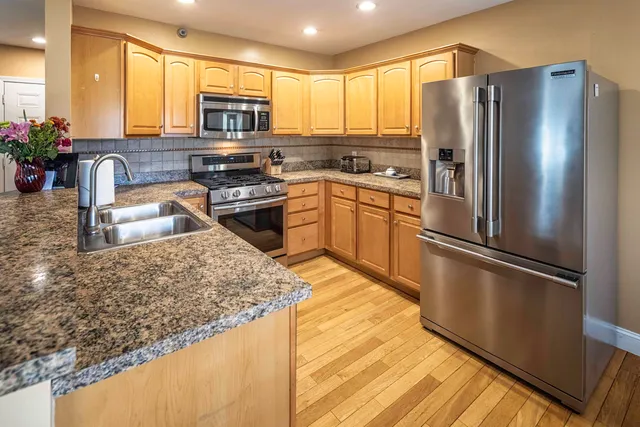 $529,900 | 20 Village Drive, Dover, NH 03820