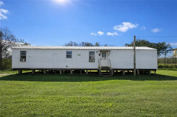 $950 | 122 Stephen Ballay Ln Port, Port Sulphur, LA 70083