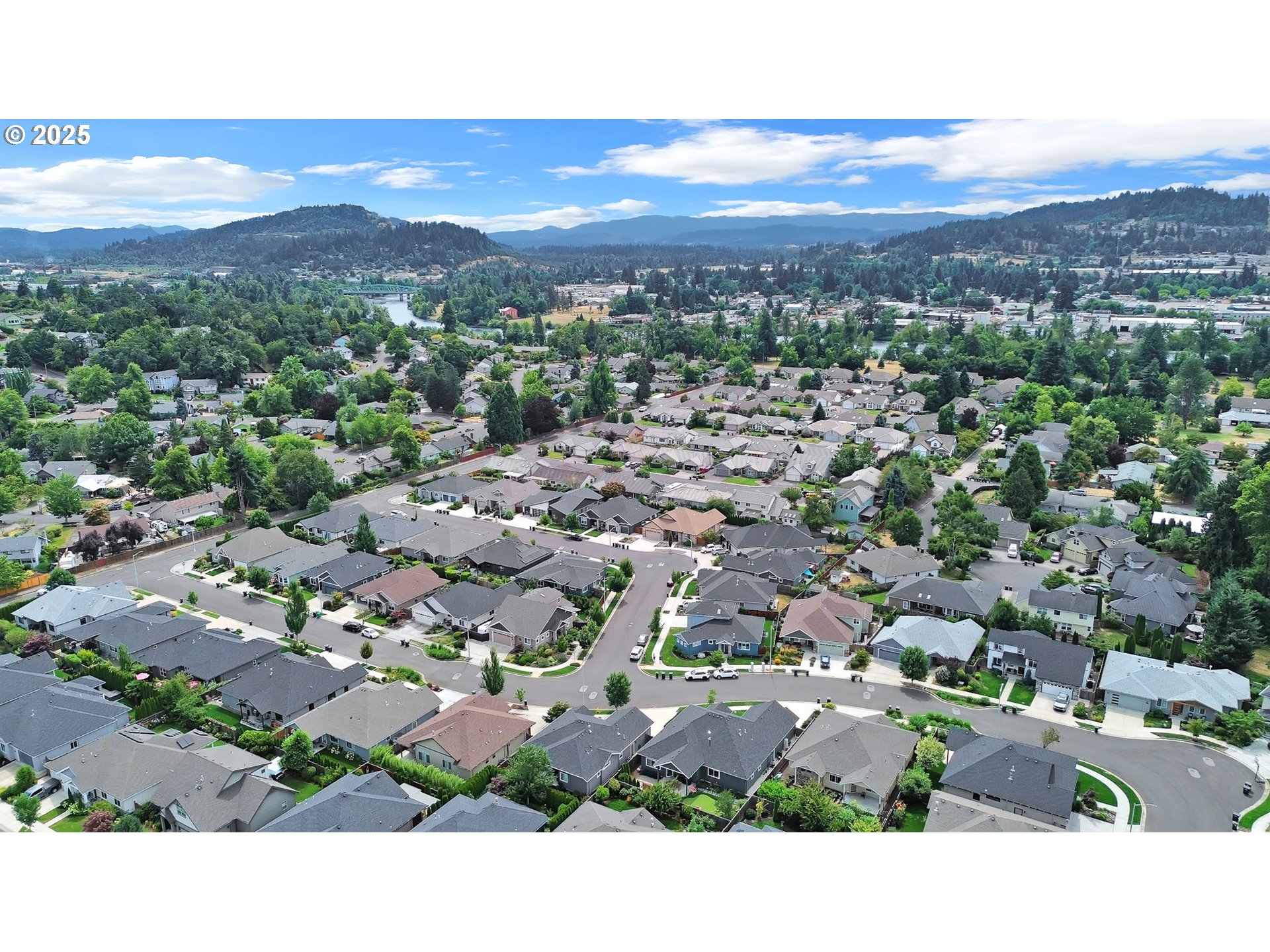970 Lupine Street Springfield, OR 97477 - Photo 13 of 47 a view of a city with mountain