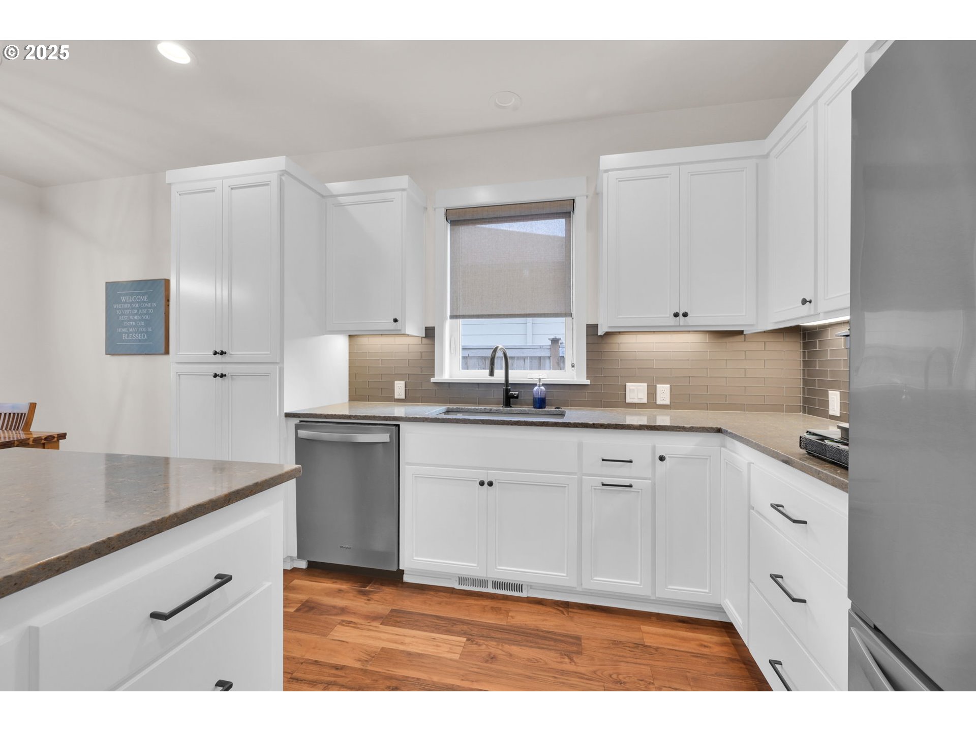 970 Lupine Street Springfield, OR 97477 - Photo 16 of 47 a kitchen with granite countertop a sink stove and cabinets