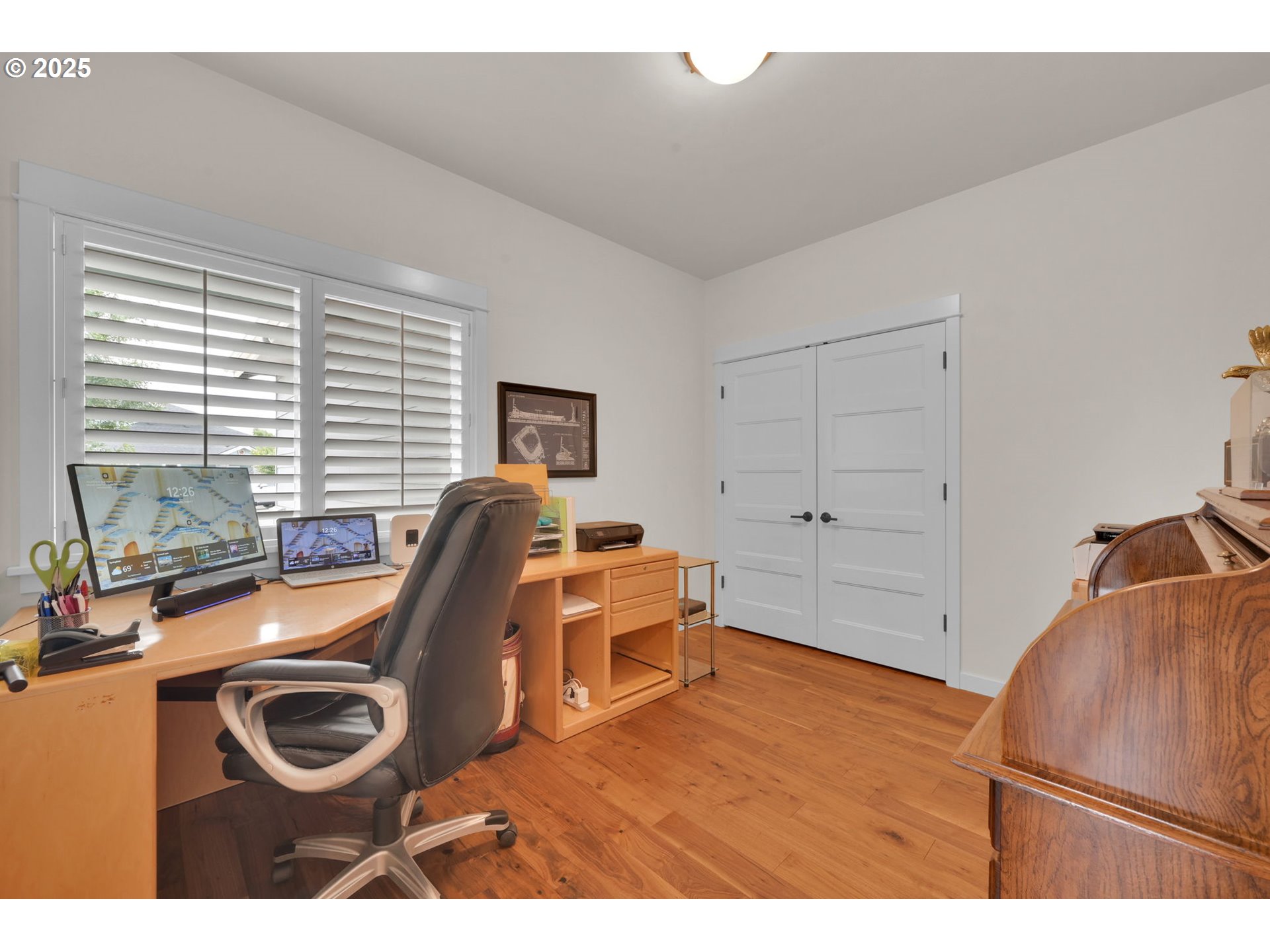 970 Lupine Street Springfield, OR 97477 - Photo 32 of 47 a living room with furniture and a window