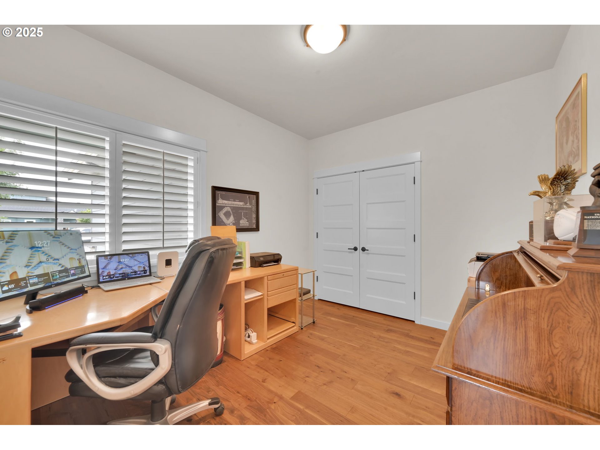 970 Lupine Street Springfield, OR 97477 - Photo 33 of 47 a bedroom with a bed and a window