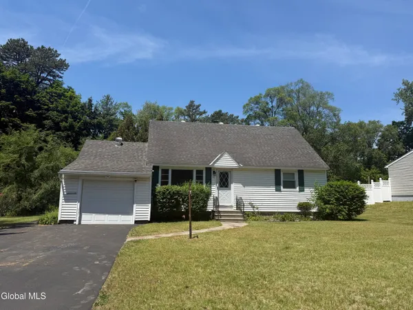 $349,900 | 11 Alvina Boulevard, Guilderland, NY 12203