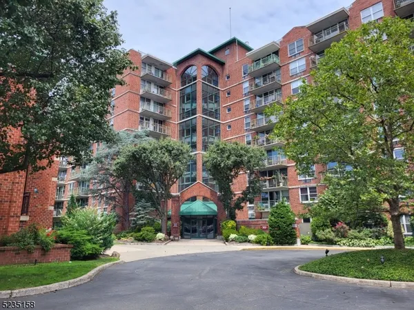 $3,300 | 300 Main Street, Unit 113, Little Falls, NJ 07424