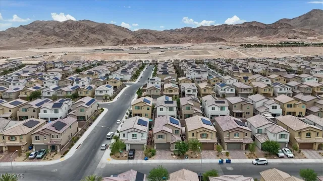 $400,000 | 2936 Gaffer Film Street, Las Vegas, NV 89156
