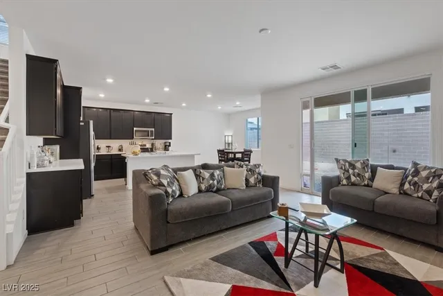 $400,000 | 2936 Gaffer Film Street, Las Vegas, NV 89156