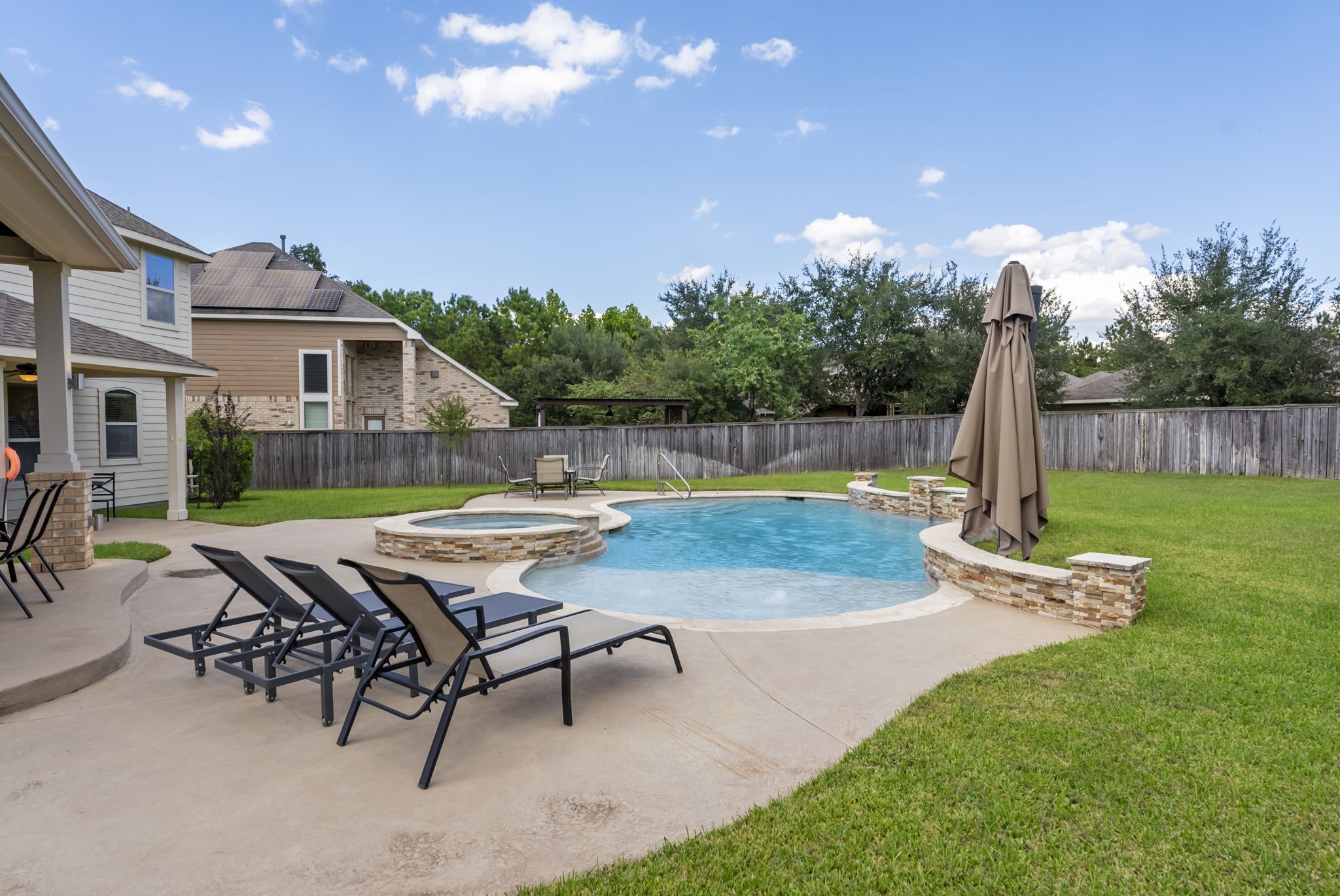 119 Wood Drake Place Tomball, TX 77375 - Photo 39 of 47 a view of a backyard with sitting area