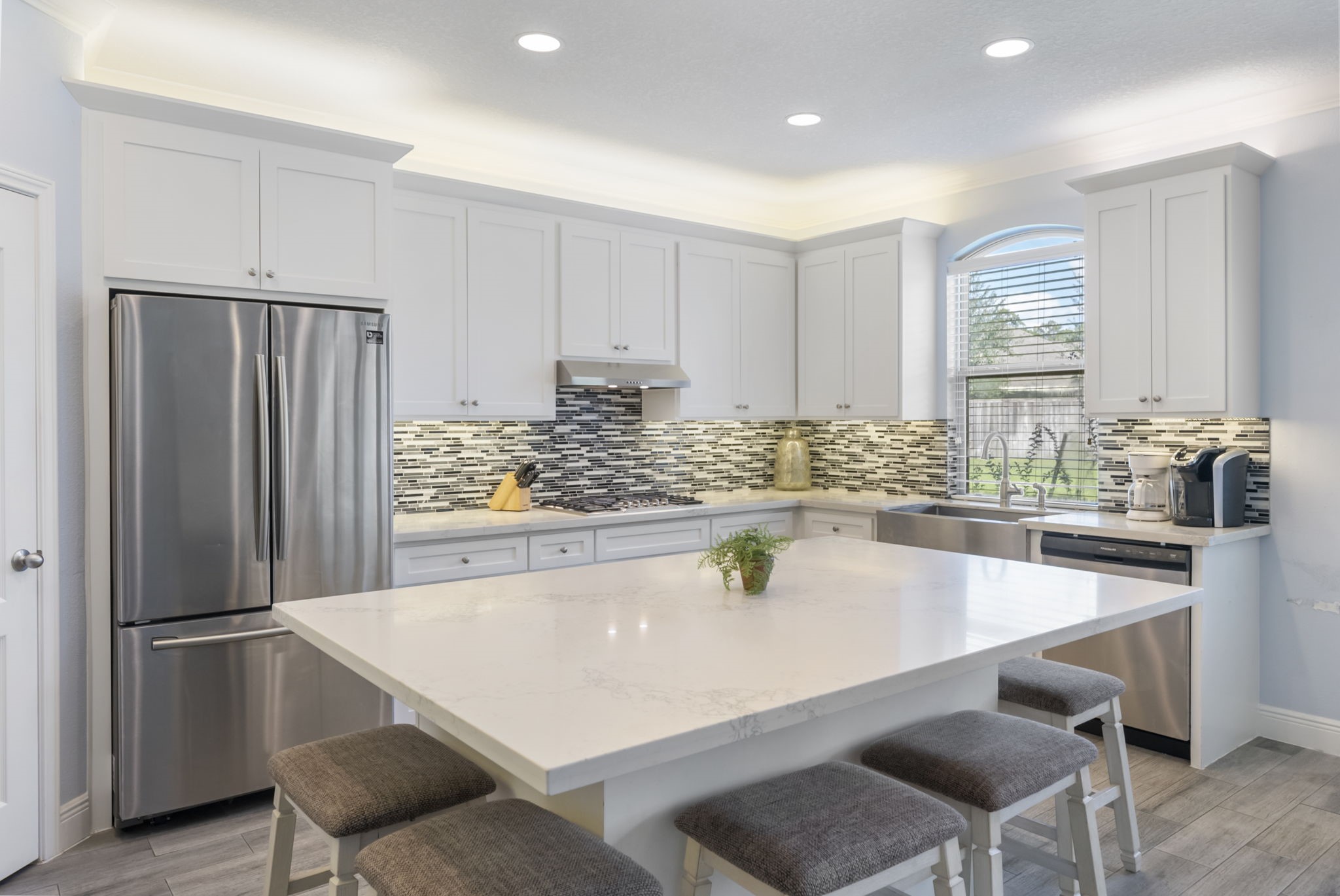 119 Wood Drake Place Tomball, TX 77375 - Photo 9 of 47 a kitchen with kitchen island a table and chairs