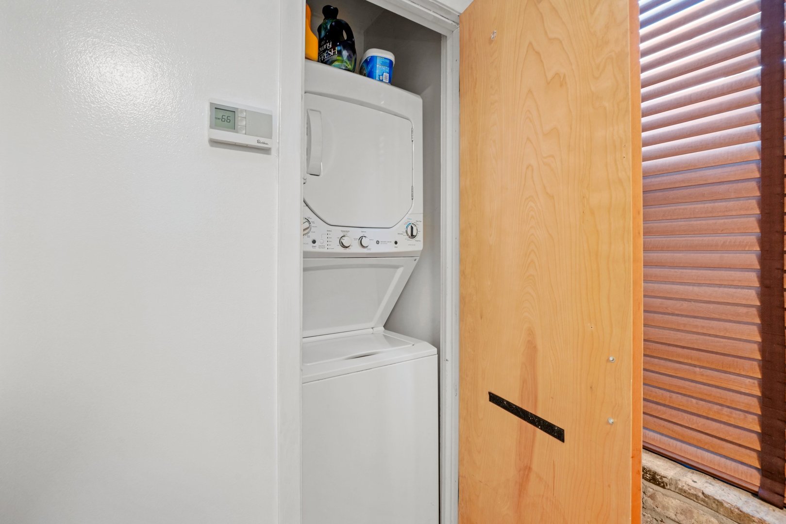464 North Aberdeen Street, Unit 1R Chicago, IL 60642 - Photo 12 of 16 a utility room with dryer and washer