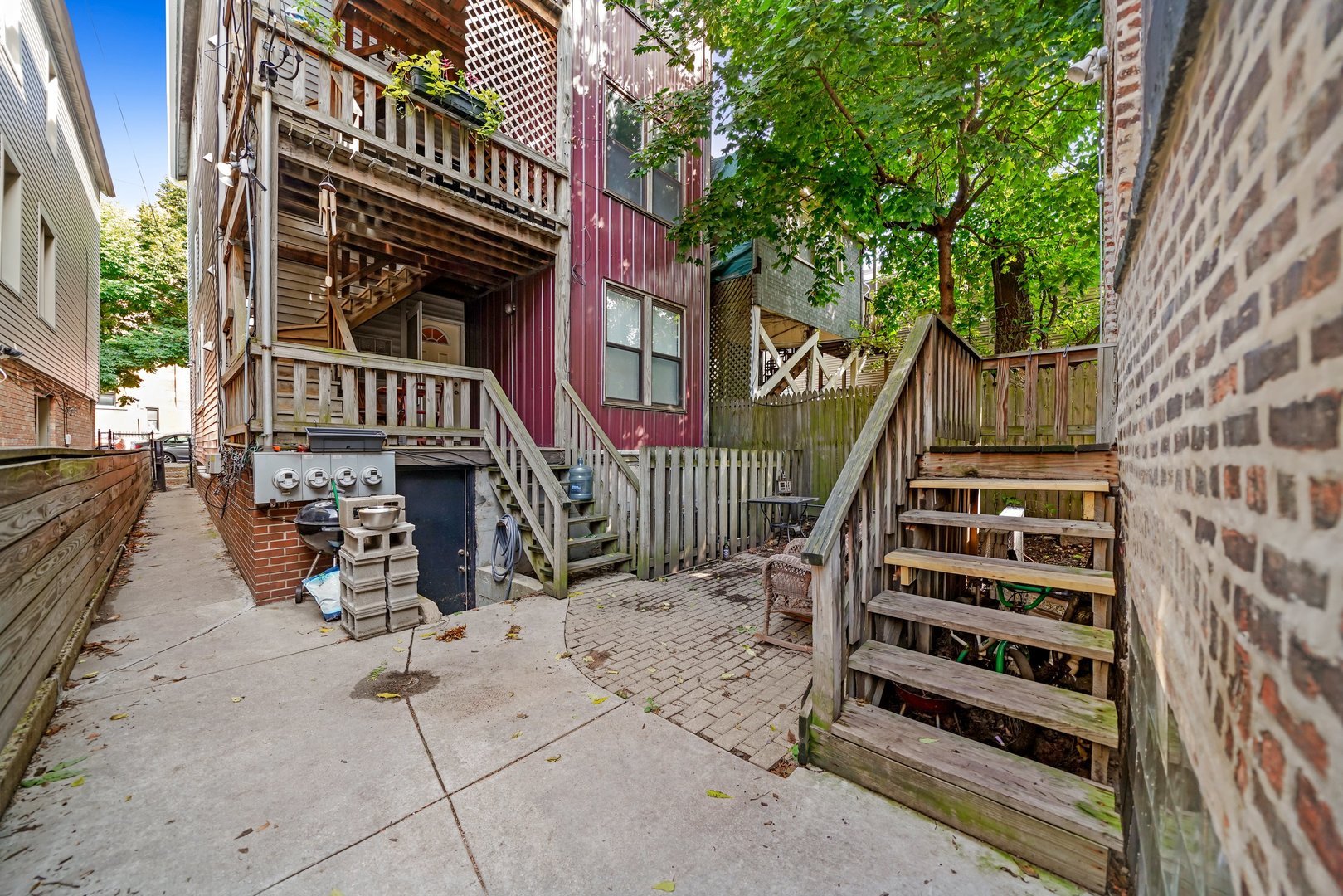 464 North Aberdeen Street, Unit 1R Chicago, IL 60642 - Photo 15 of 16 front view of a house with a door