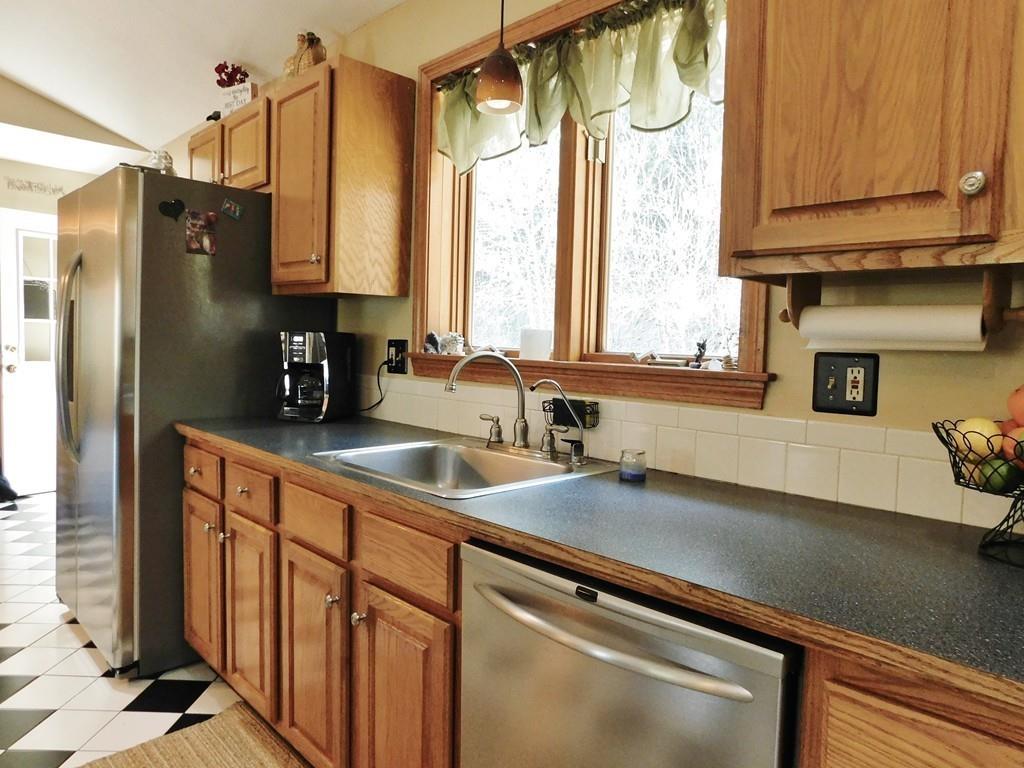 226 Boston Road Palmer, MA 01069 - Photo 9 of 38