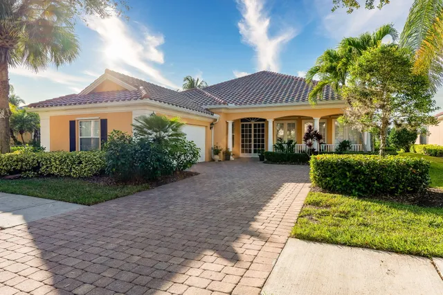 $899,999 | 7013 Leopardi Court, Naples, FL 34114